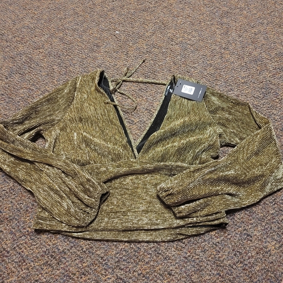 NWT Fashion Nova Size 2X Gold Top Plunging Neckline - Picture 2 of 7
